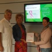 Roze lintje uitgereikt door Borstkankervereniging Nederland